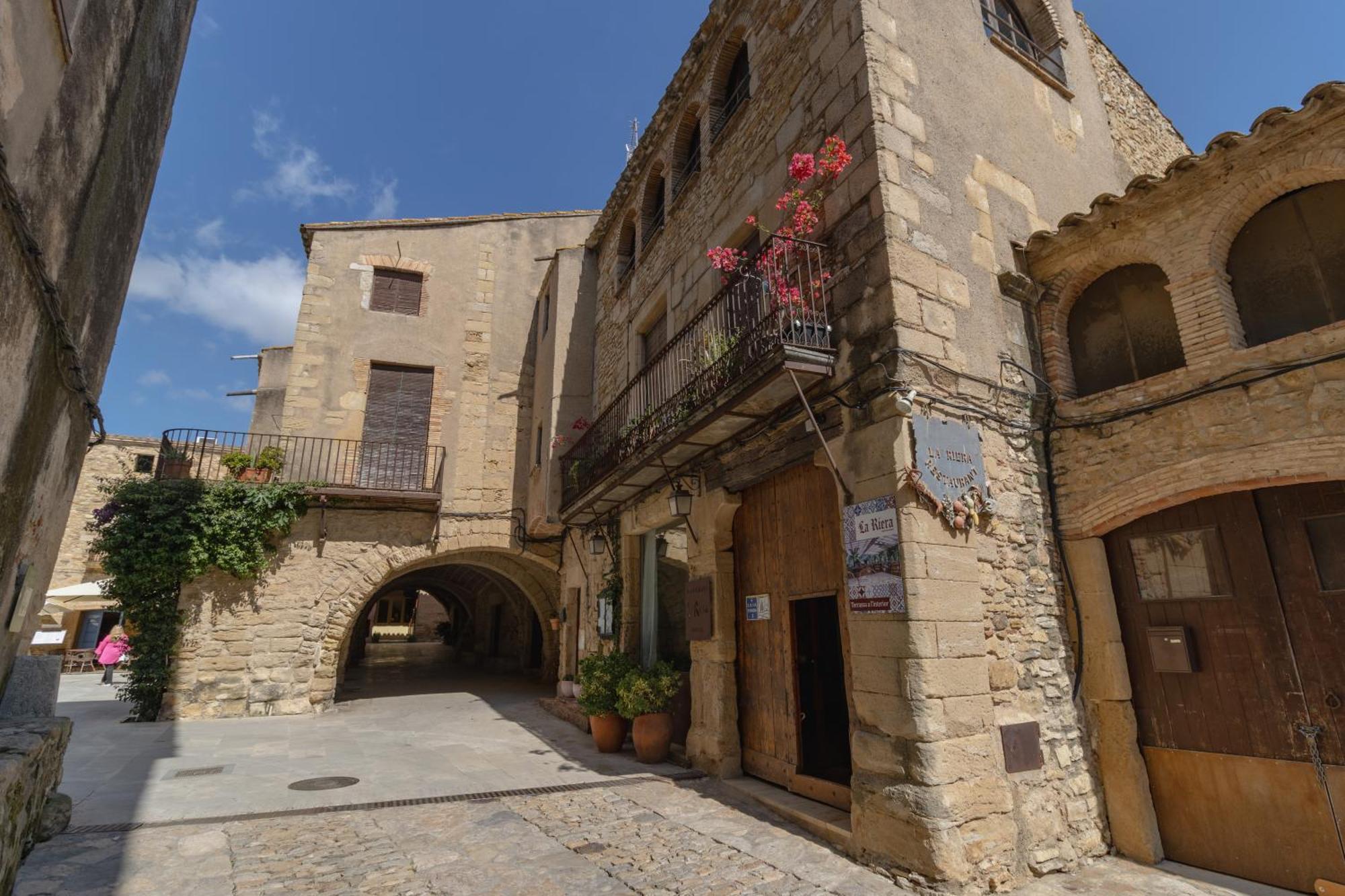 Hostal La Riera De Peratallada Exterior photo